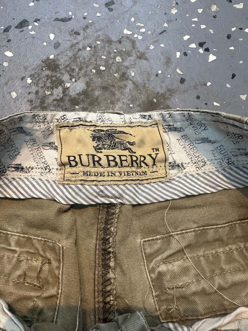 Burberry Khaki Green Cotton Cargo Shorts with Equestrian Knight Logo
